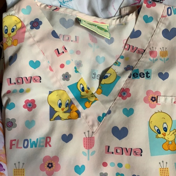 Bundle of pink scrubs - Picture 3 of 7